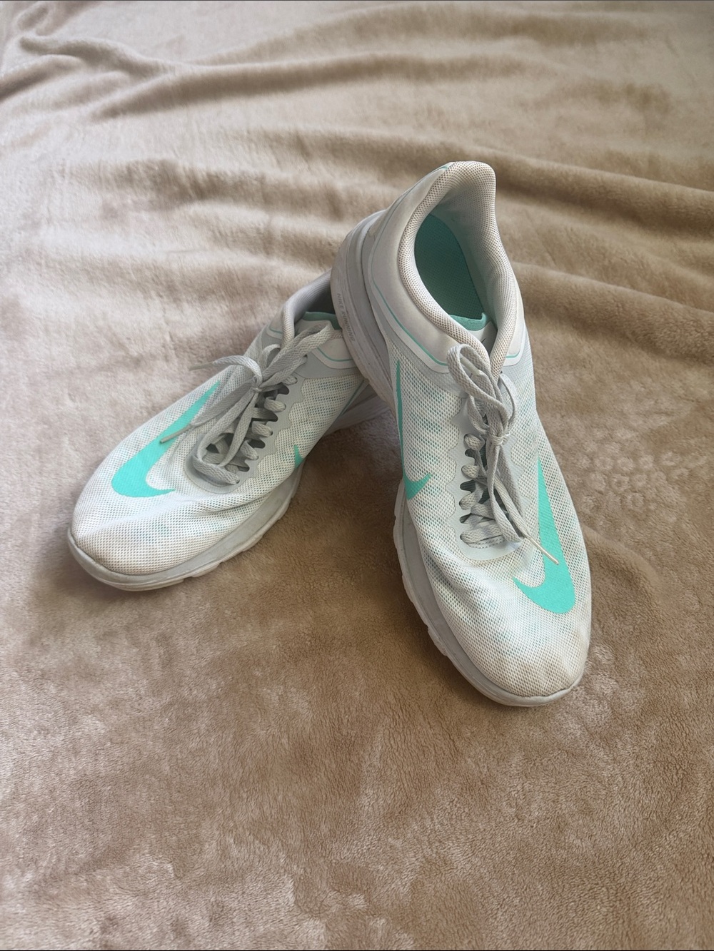 Nike White Sneakers with Teal Accent Swoosh- FitSole